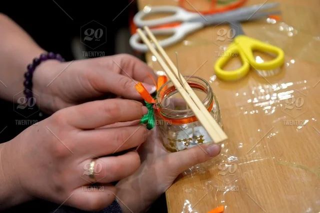 Step-by-step instructions for a homemade candle making process – perfect recipe!