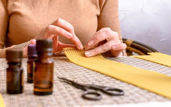 How to Evenly Disperse Dried Herbs in Candle Making 1 How to evenly distribute dried herbs in candle making for optimal fragrance dispersion