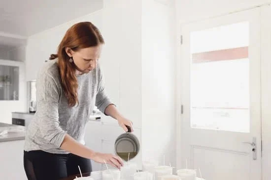 Step-by-step guide on blending soy and coconut wax for candle making