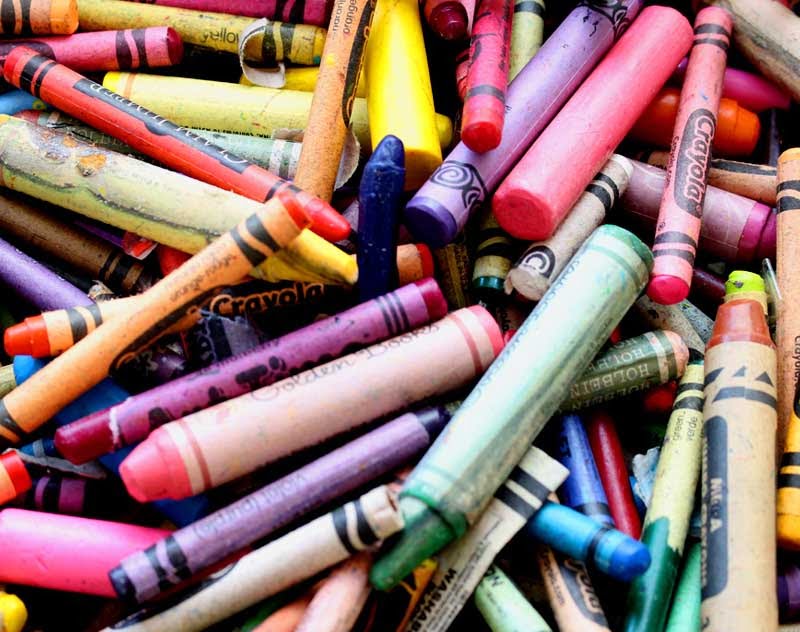 Colorful candle-making with food coloring - a creative way to personalize your creations