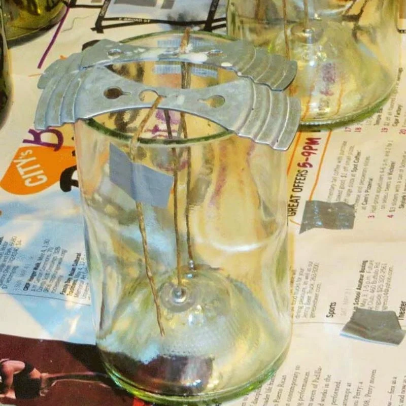 Various candle making wax types: paraffin, soy, beeswax. Choosing the right one is important