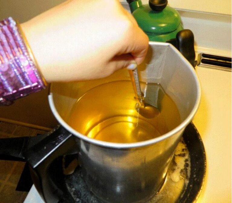 DIY Soy Candle Making Kit with Silicone Molds for Beginners