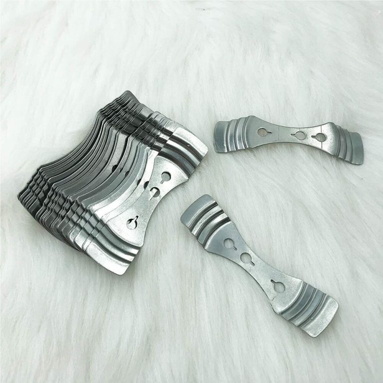 Crafting fragrant candles in jelly jars for cozy ambiance